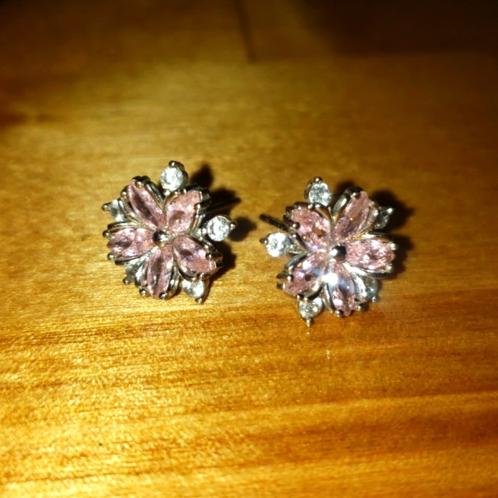 Sparkly pink flowers